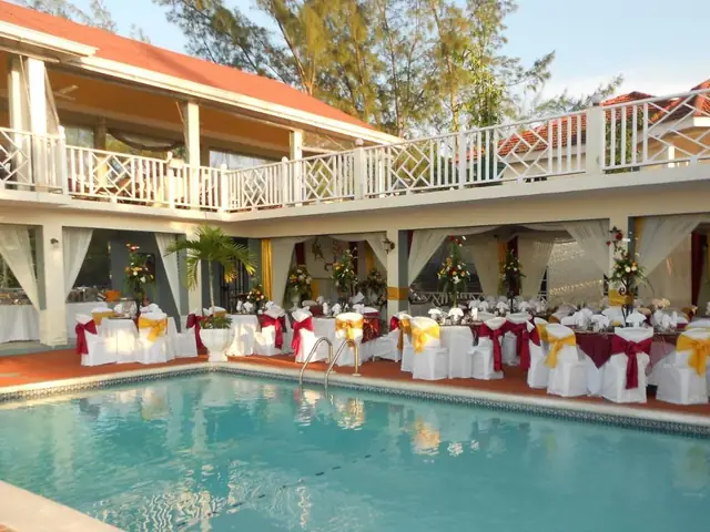 Tables by the pool at Pipers Cove Resort